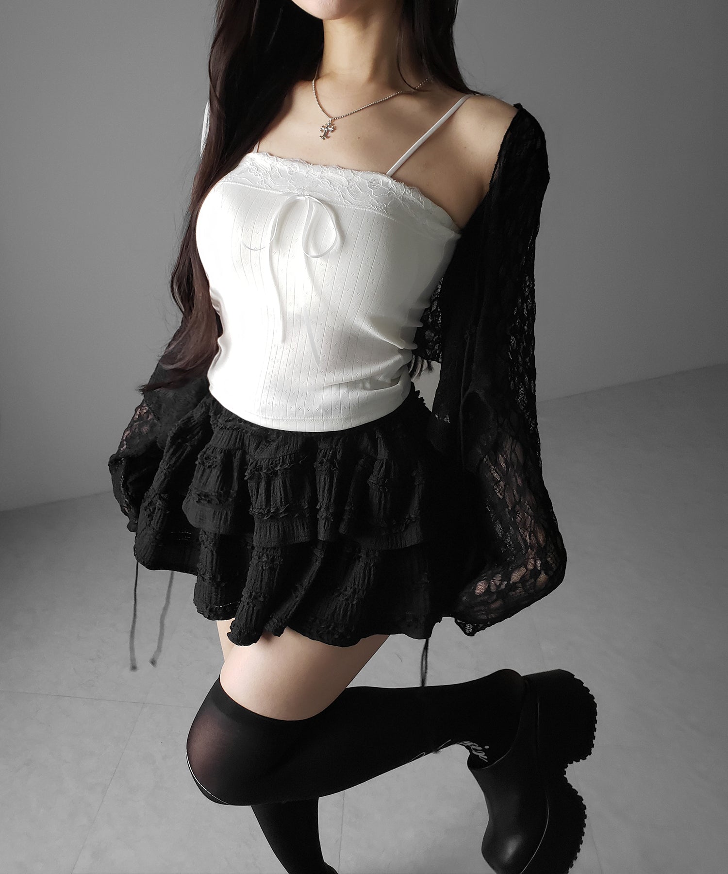 フロントリボンレースショートキャミソール ／ front ribbon lace short camisole