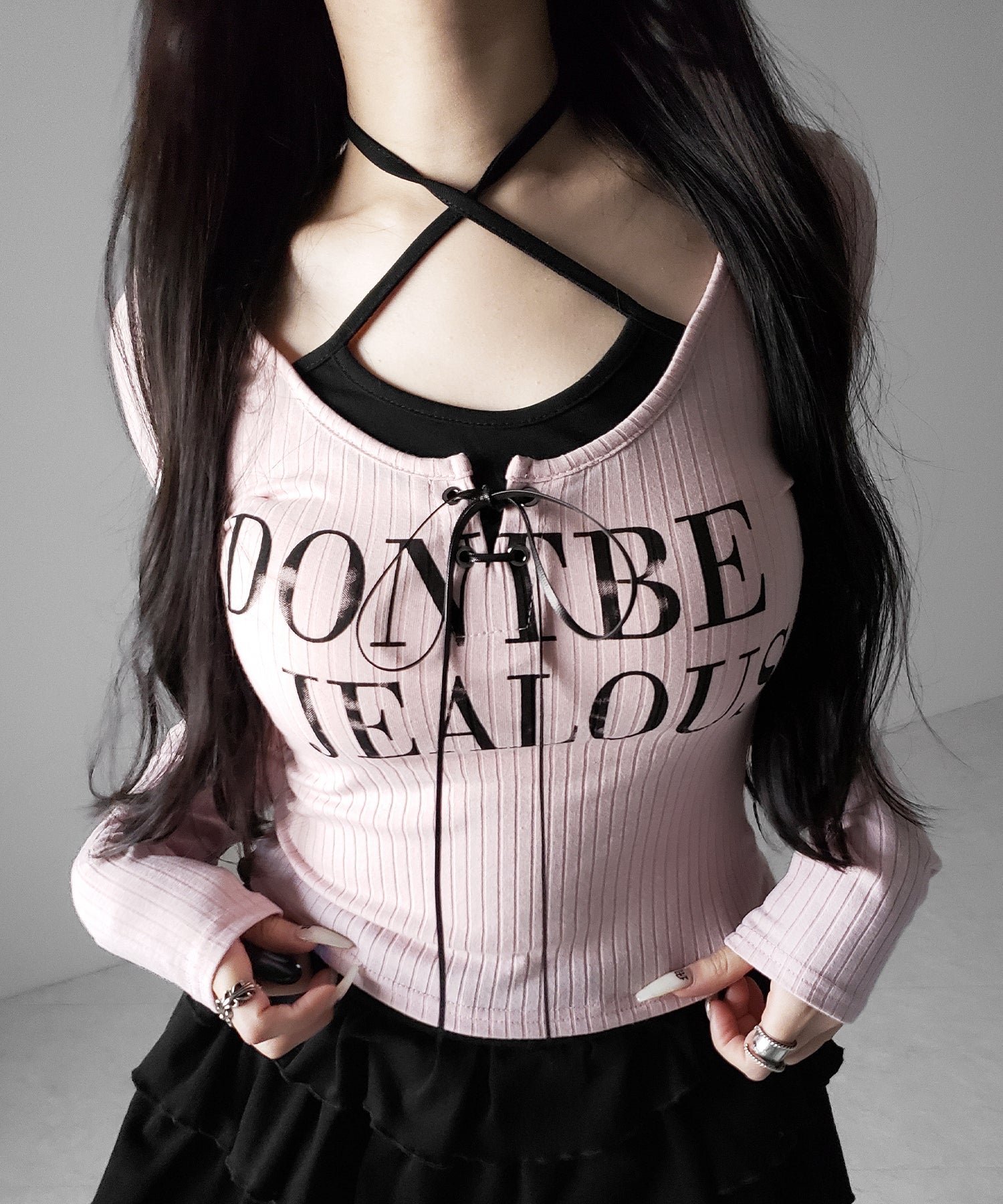 【 クロスネックにできる２WAY 】レースアップフェイクレイヤードロゴカットソートップス ／ laceup fake layered logo cutsew tops