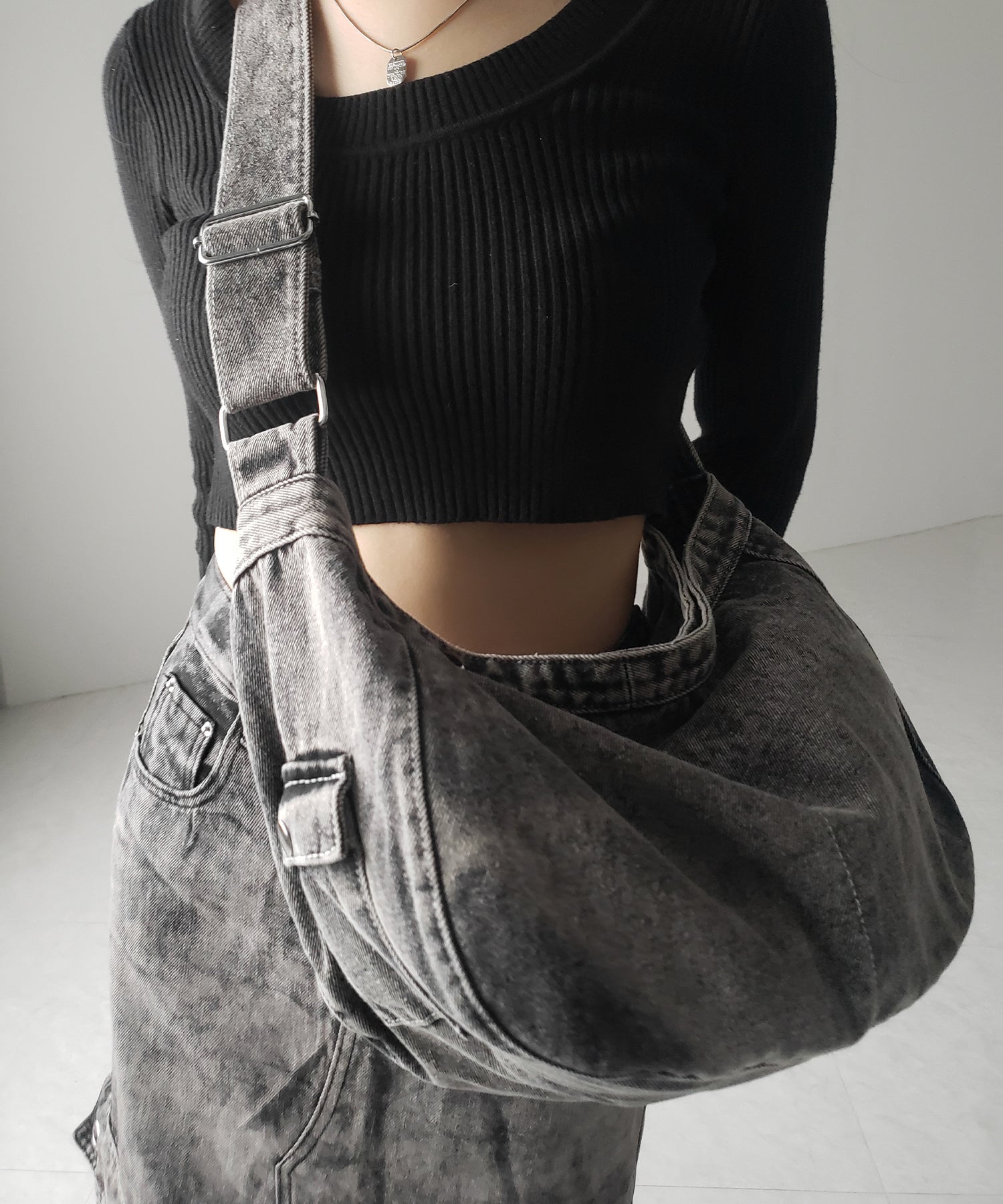 【 ２color 】ブラックタグヴィンテージデニムショルダーバッグ ／ black tag vintage denim shoulder bag