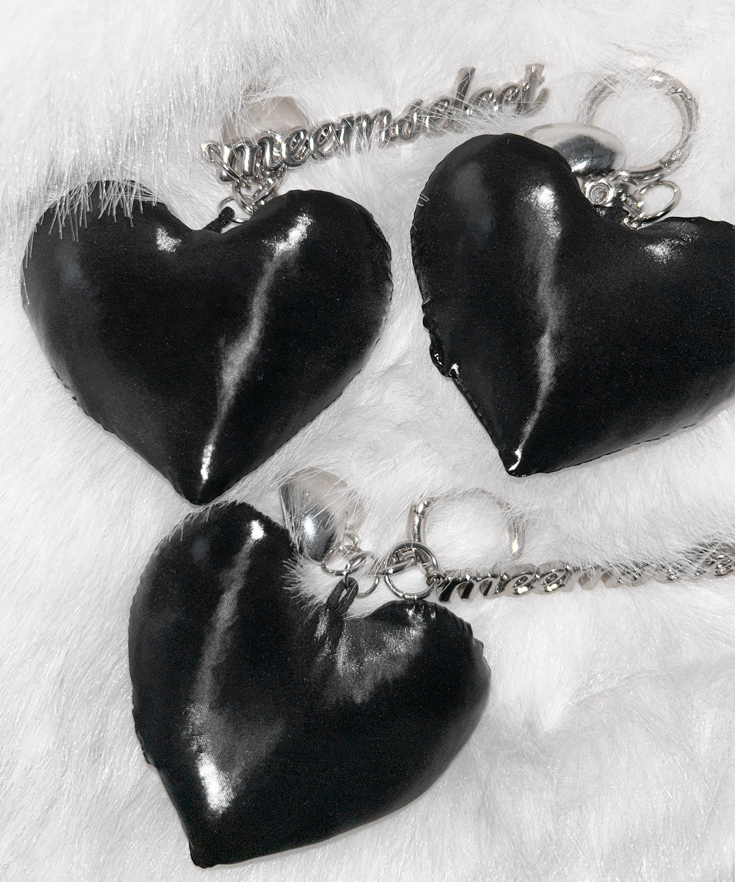 メタルロゴブラックハートチャーム ／ Metal logo black heart charm