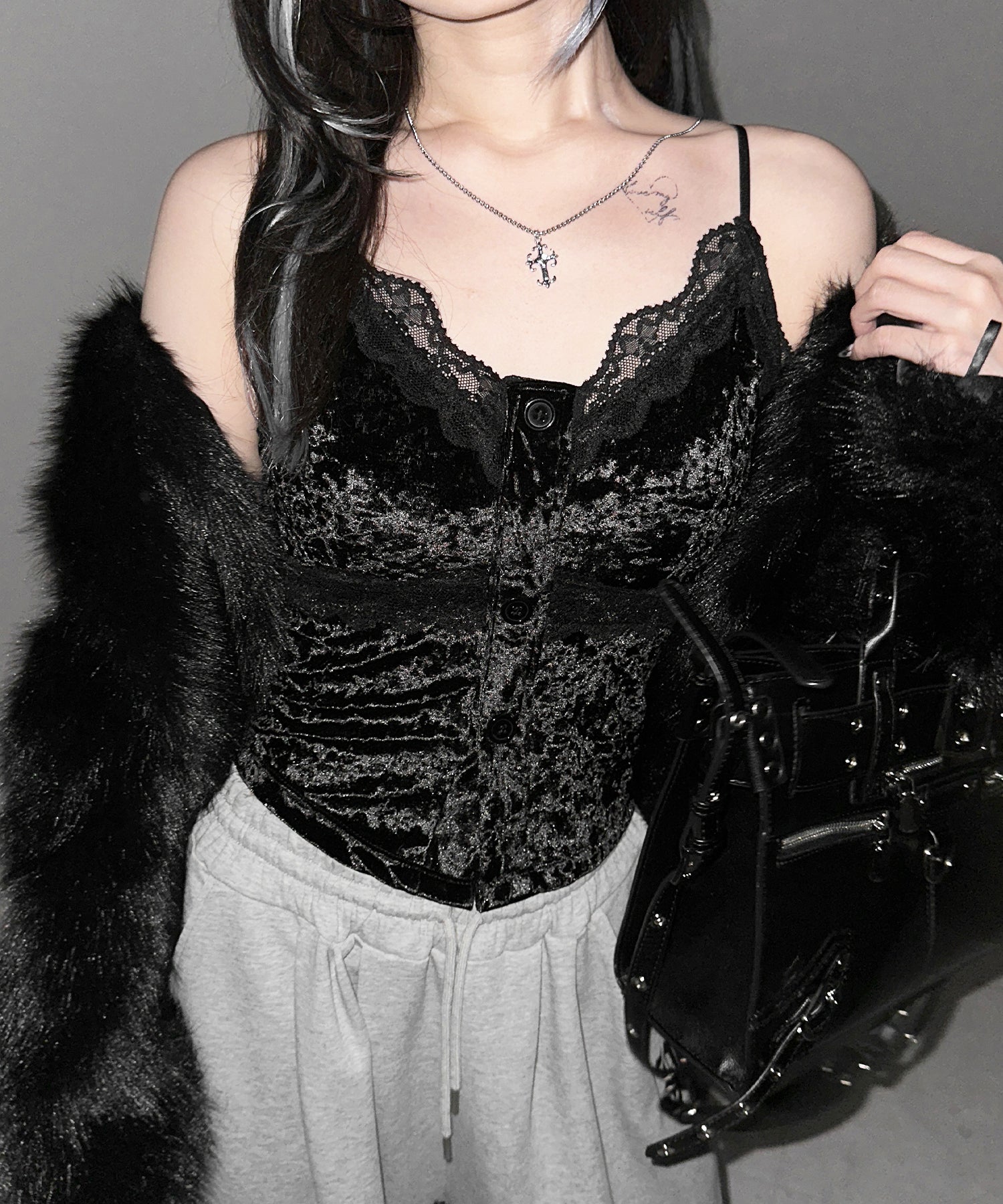 フロントボタンレースベロアショートキャミソール ／ front button lace velor short camisole