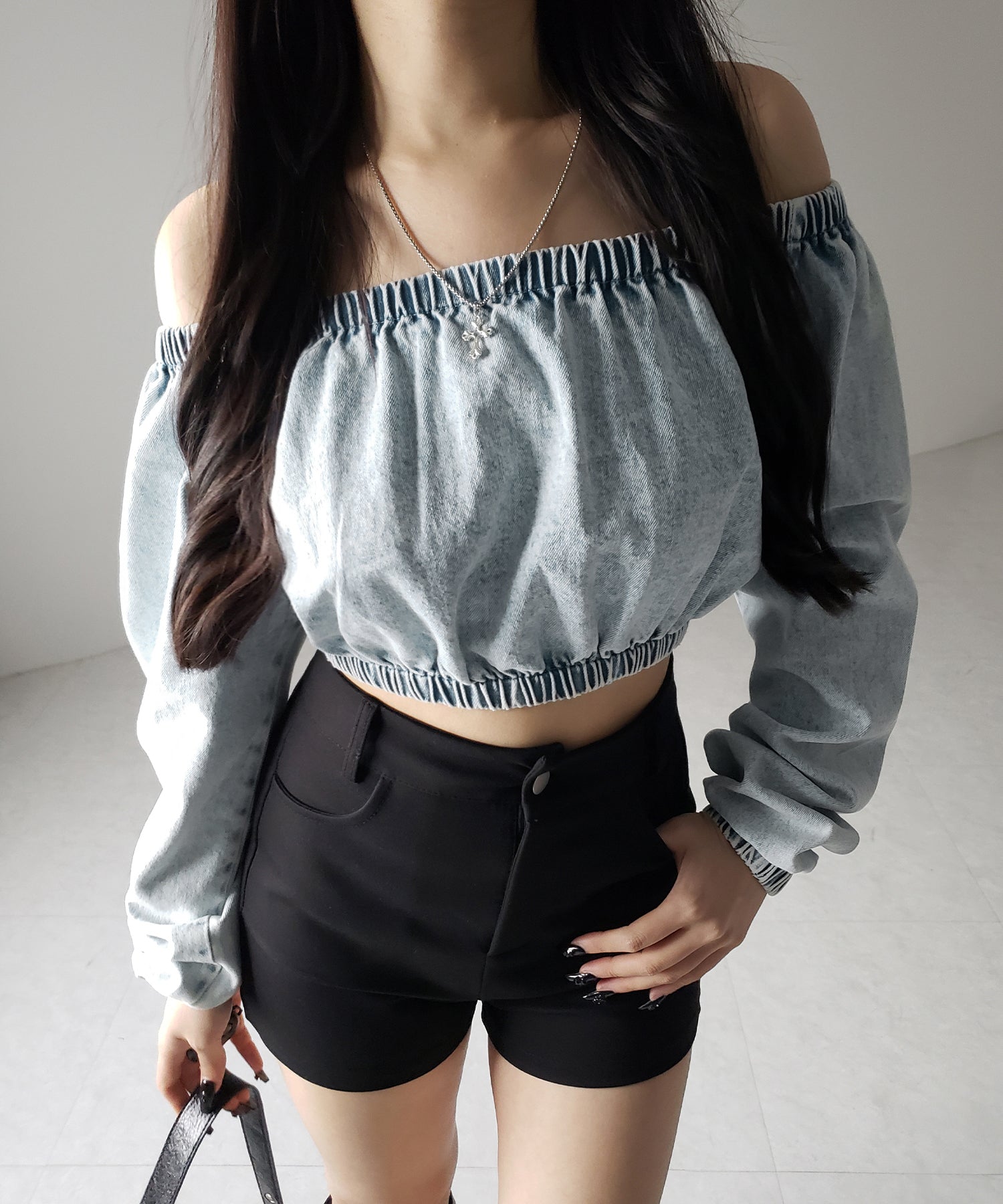 【 ２color 】ヴィンテージデニムギャザーオフショルトップス ／ vintage denim gathered off shoulder tops