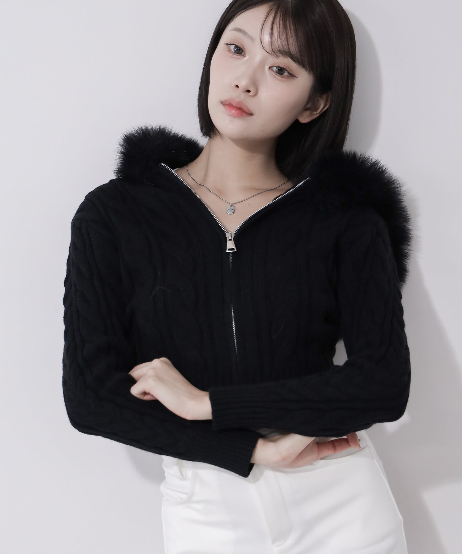 ファーフーディダブルジップショートニットパーカー ／ Fur hooded double zip short knit hoodie