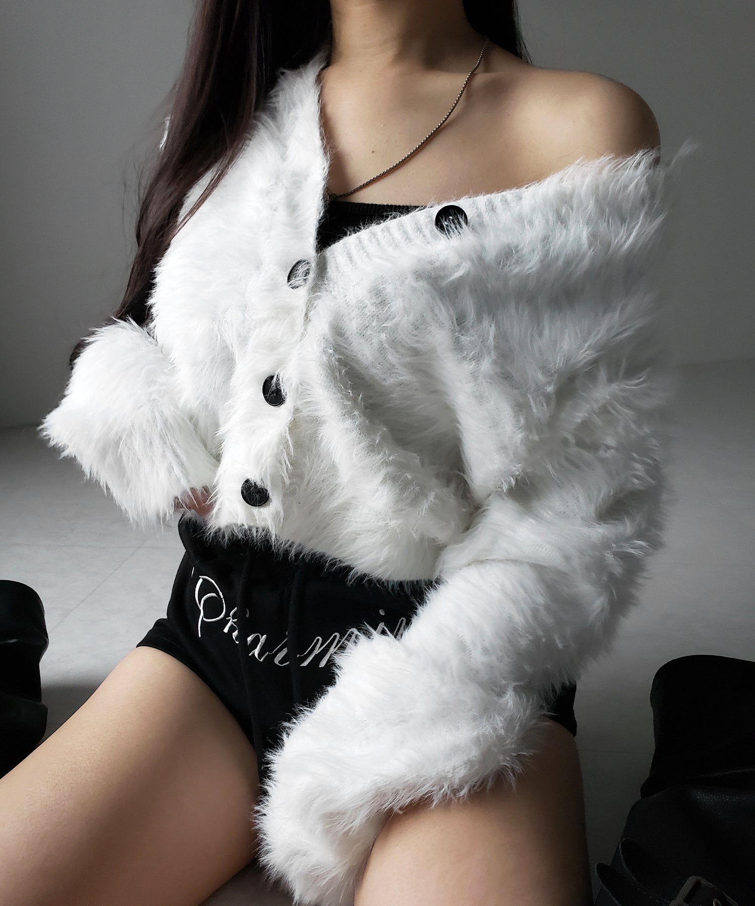 ブラックボタンショートシャギーニットカーディガン ／ black button short shaggy knit cardigan