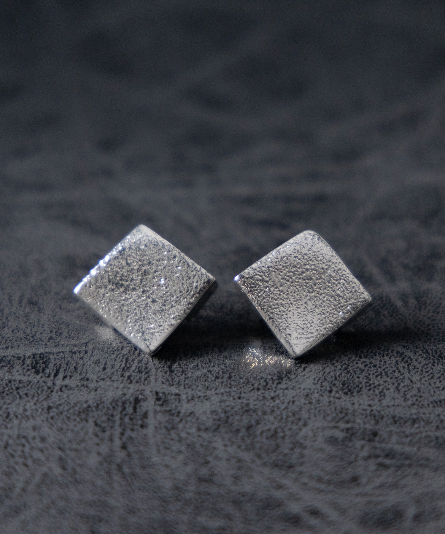 SQUARE SILVER MINIMAL PIERCE ／ スクエアシルバーミニマルピアス