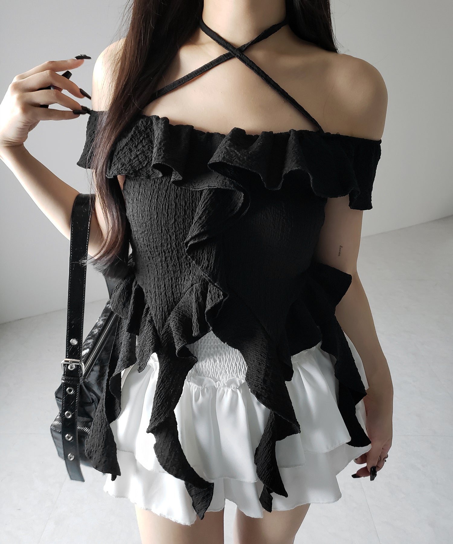 【 ２color 】クロスストラップノースリーブオフショルフリルブラウス ／ cross strap nosleeve offshoulder frill blouse