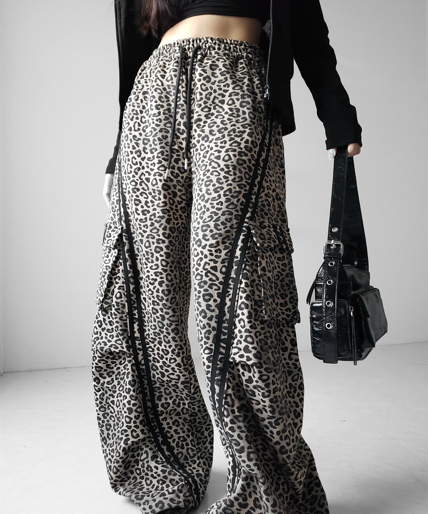 【 裾絞り可能２WAY 】レオパードヴィンテージサイドラインタックワイドスウェットパンツ ／ leopard vintage side line tuck wide sweatpants