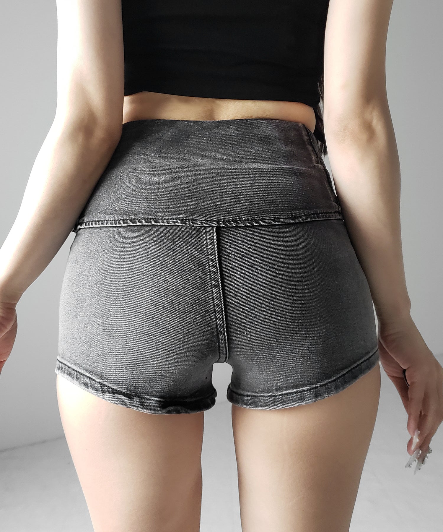 ダブルベルテッドマイクロミニデニムショートパンツ ／ double belted micro mini denim short pants