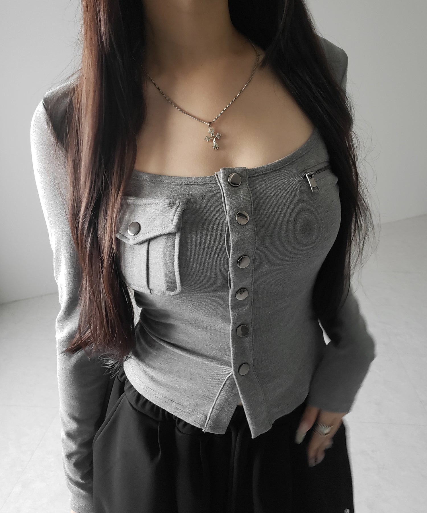 アウトポケットスクエアネック長袖スリムTシャツ ／Out pocket square neck long sleeve slim T-shirt