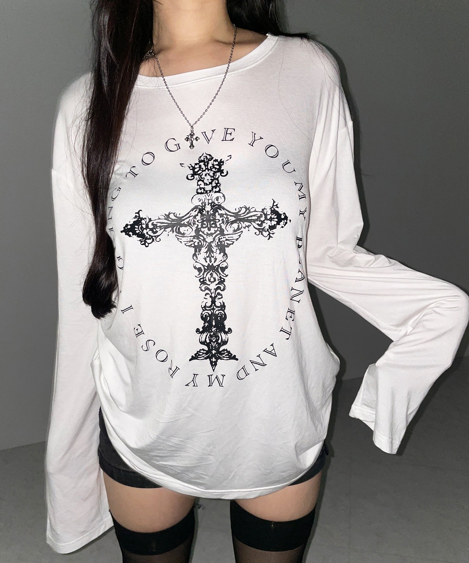 【 ワンショルにできる２ｗａｙ 】クロスロゴプリントワンショルルーズシアーＴシャツ ／ 2WAY cross logo print one shoulder loose sheer T-shirt