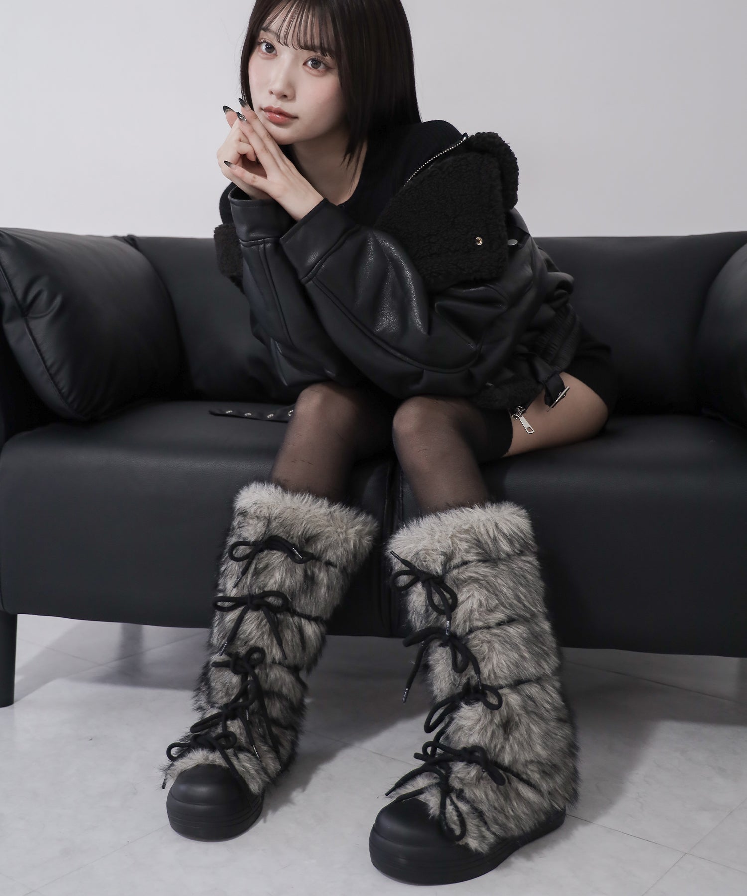 ボリュームフェイクファーレースアップロングブーツ ／ volume fake fur laceup long boots