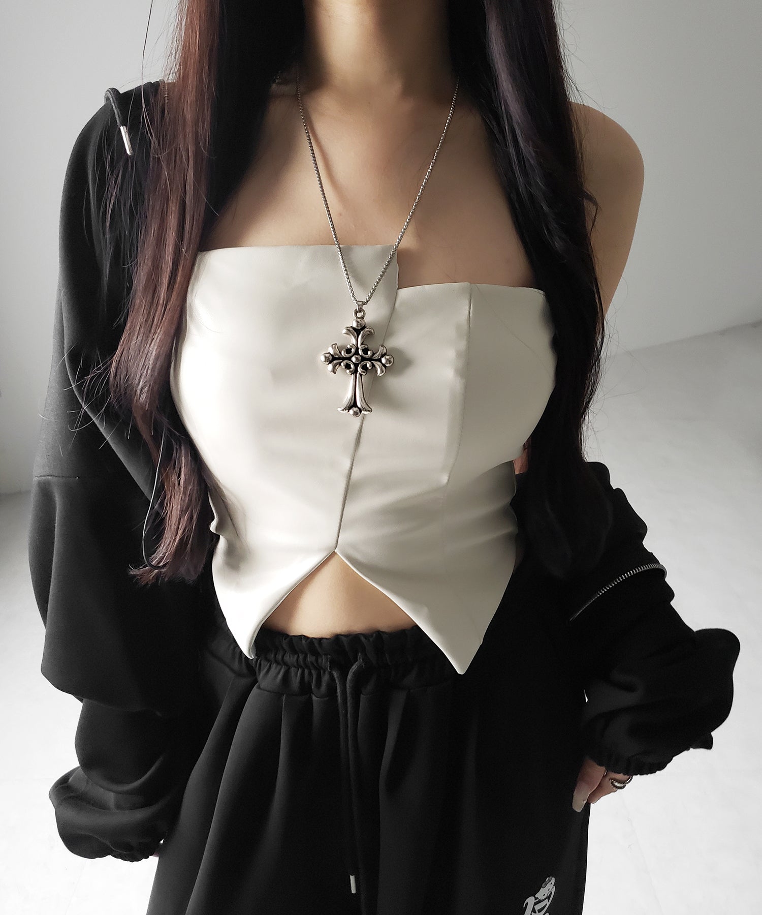 【 ２color 】アシンメトリー切替フェイクレザービスチェ ／ asymmetry switching fake leather bustier