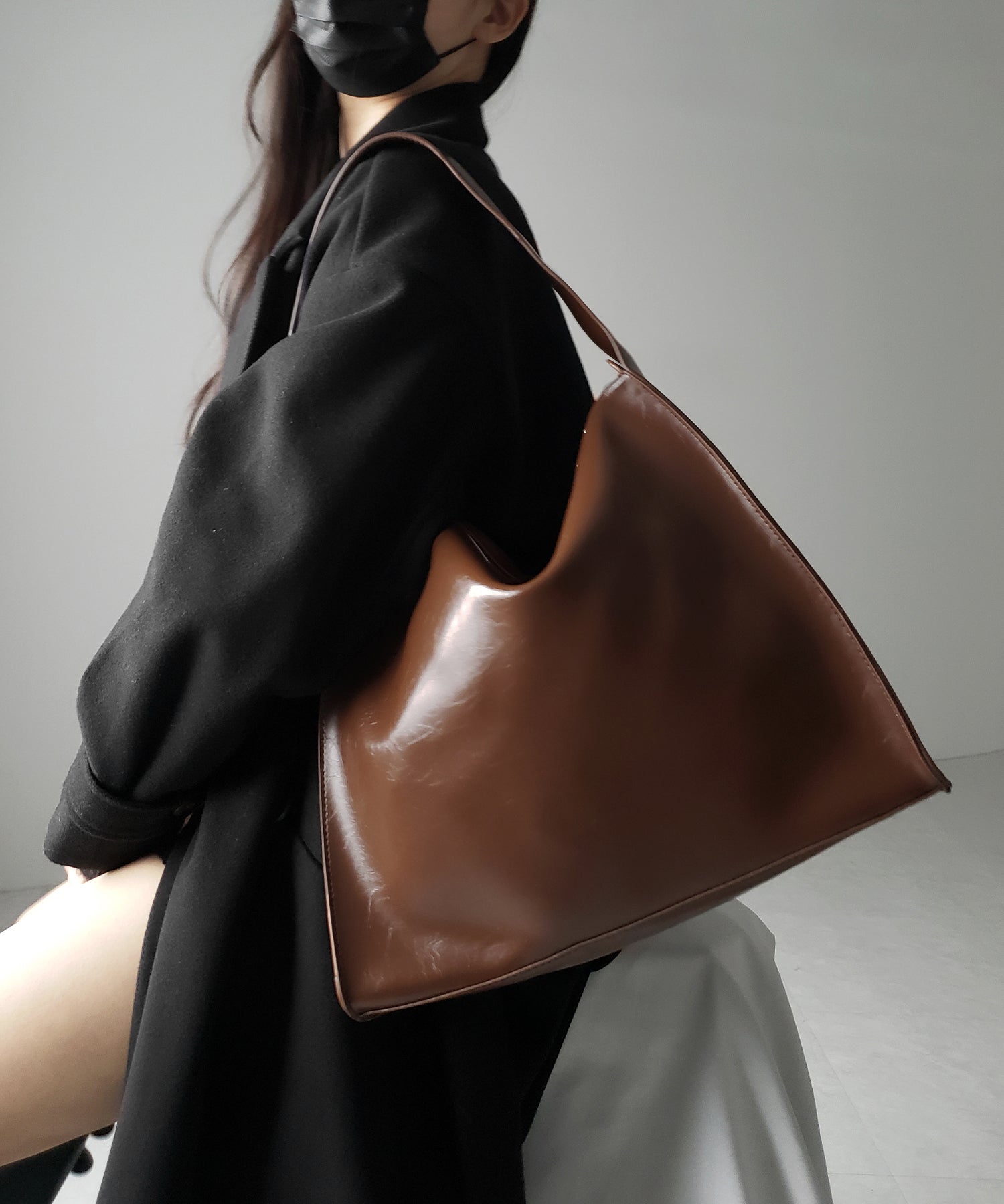 【 ２color 】ヴィンテージフェイクレザースクエアショルダーバッグ ／ vintage fake leather square shoulder bag