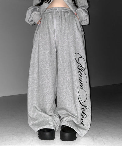 【 セットアップ可能 】レタリングロゴプリントワイドスウェットパンツ ／ lettering logo print wide sweat pants