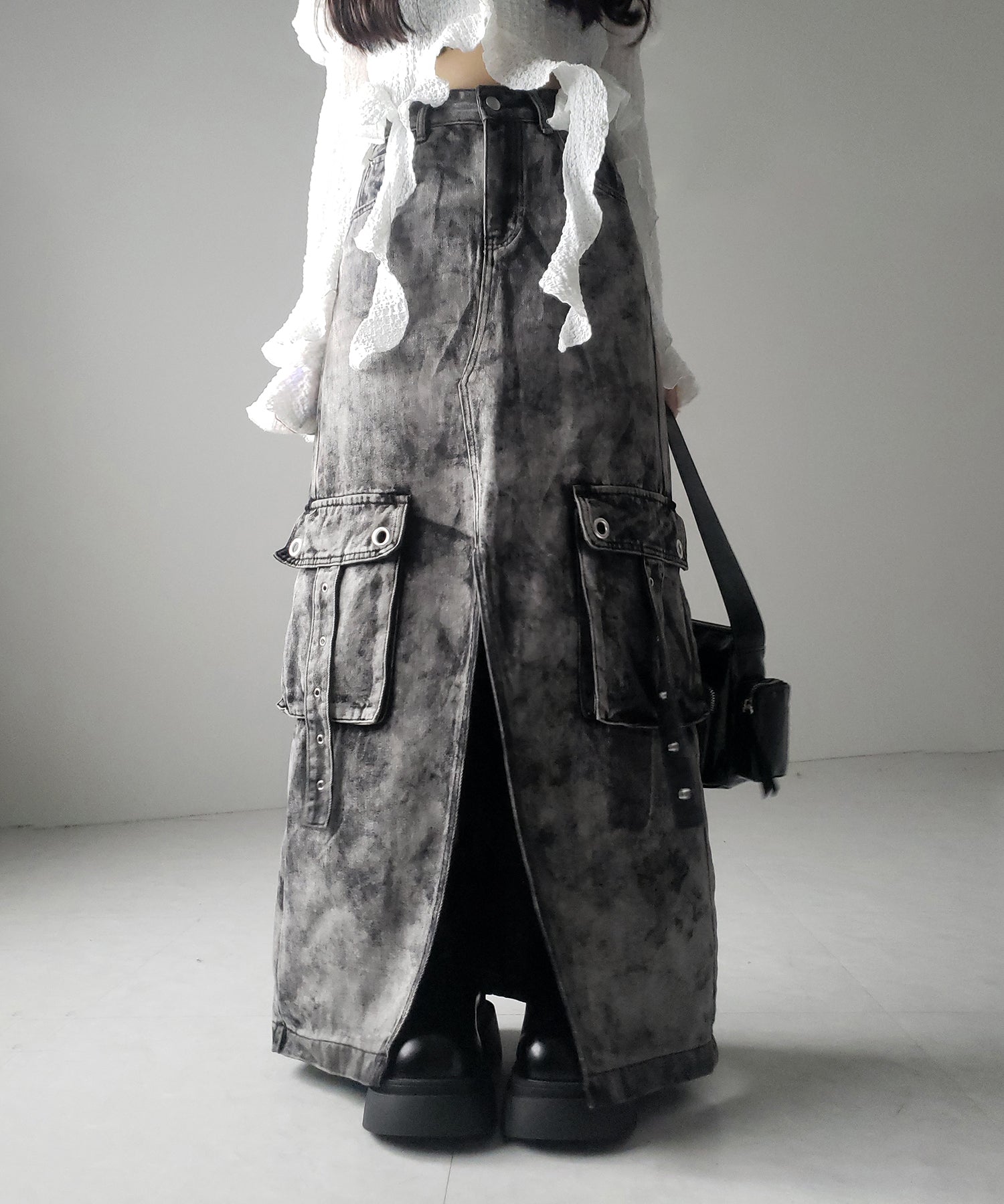 【 ３SIZE 】クラッシュブリーチセンタースリットカーゴデニムスカート ／ crash bleach center slit cargo denim skirt