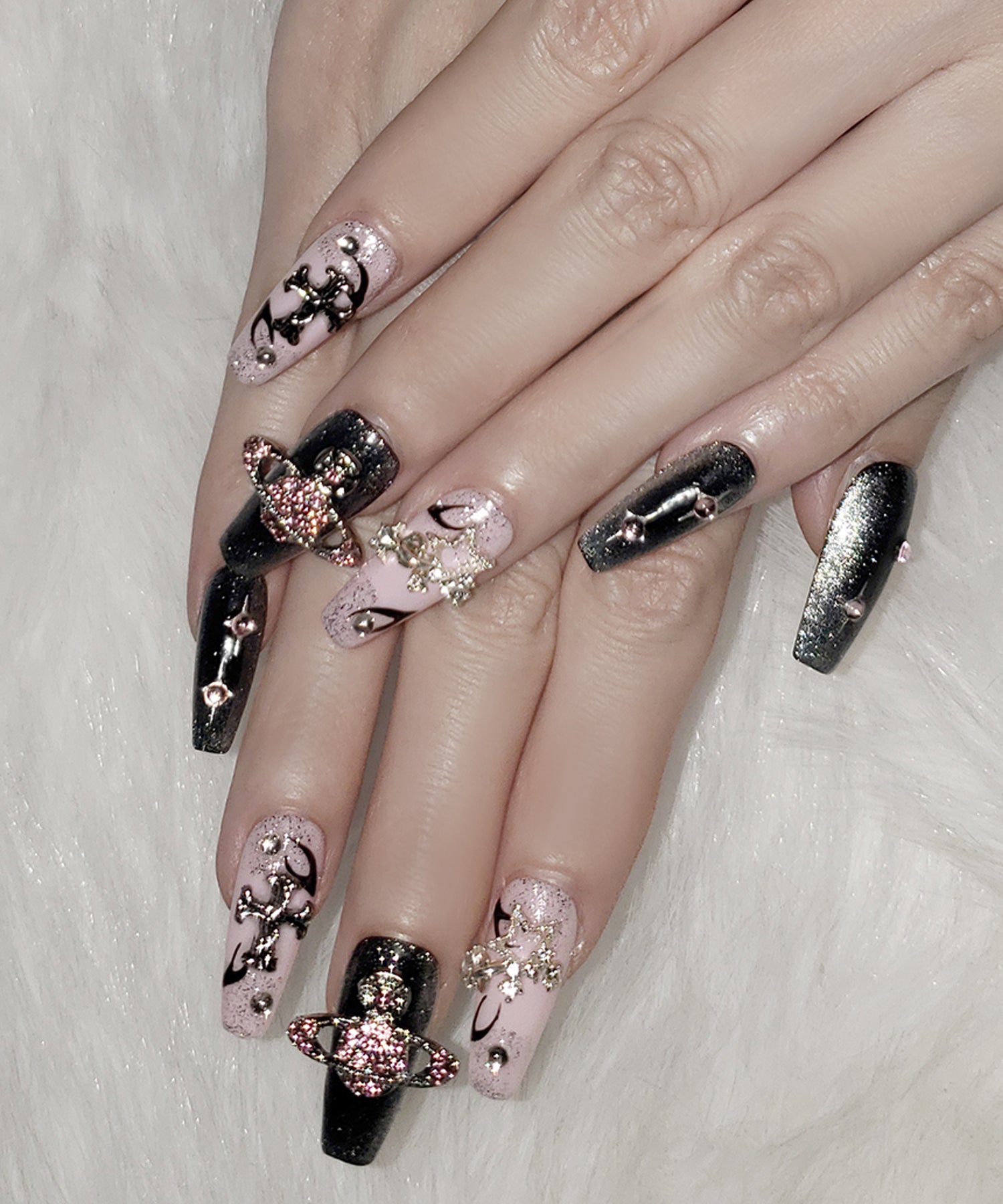 プラネットクロスピンクブラックマグネットネイルチップ／planet cross pink black magnet nail tips