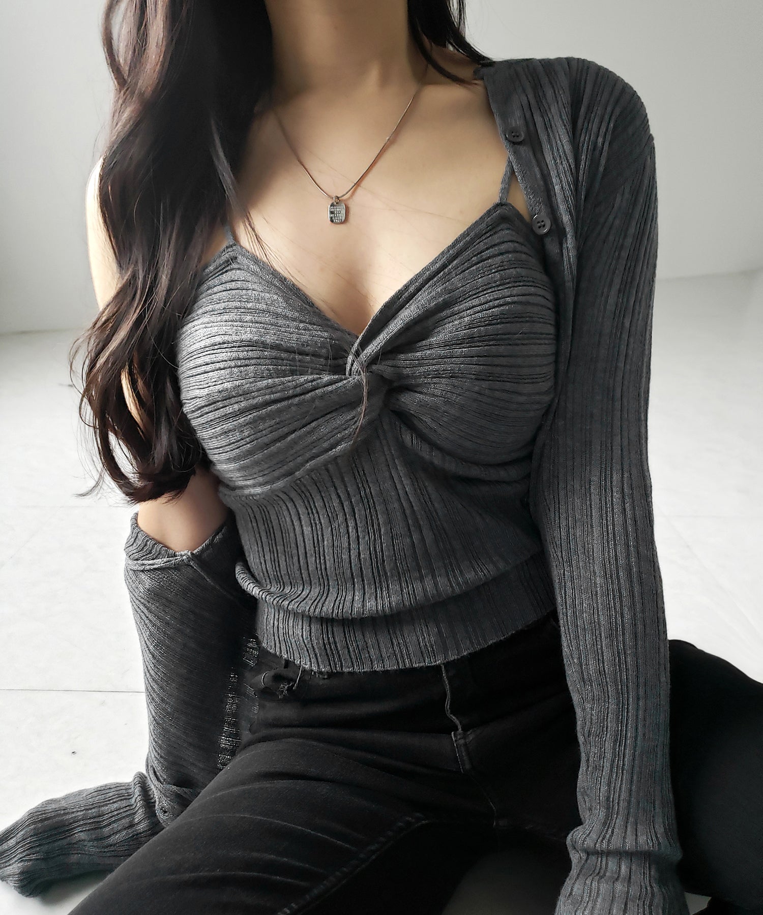 【 2点セット 】ツイストリブニットキャミソール ＋シアーリブショートカーディガン SET ／ twisted rib knit camisole + sheer rib short cardigan SET