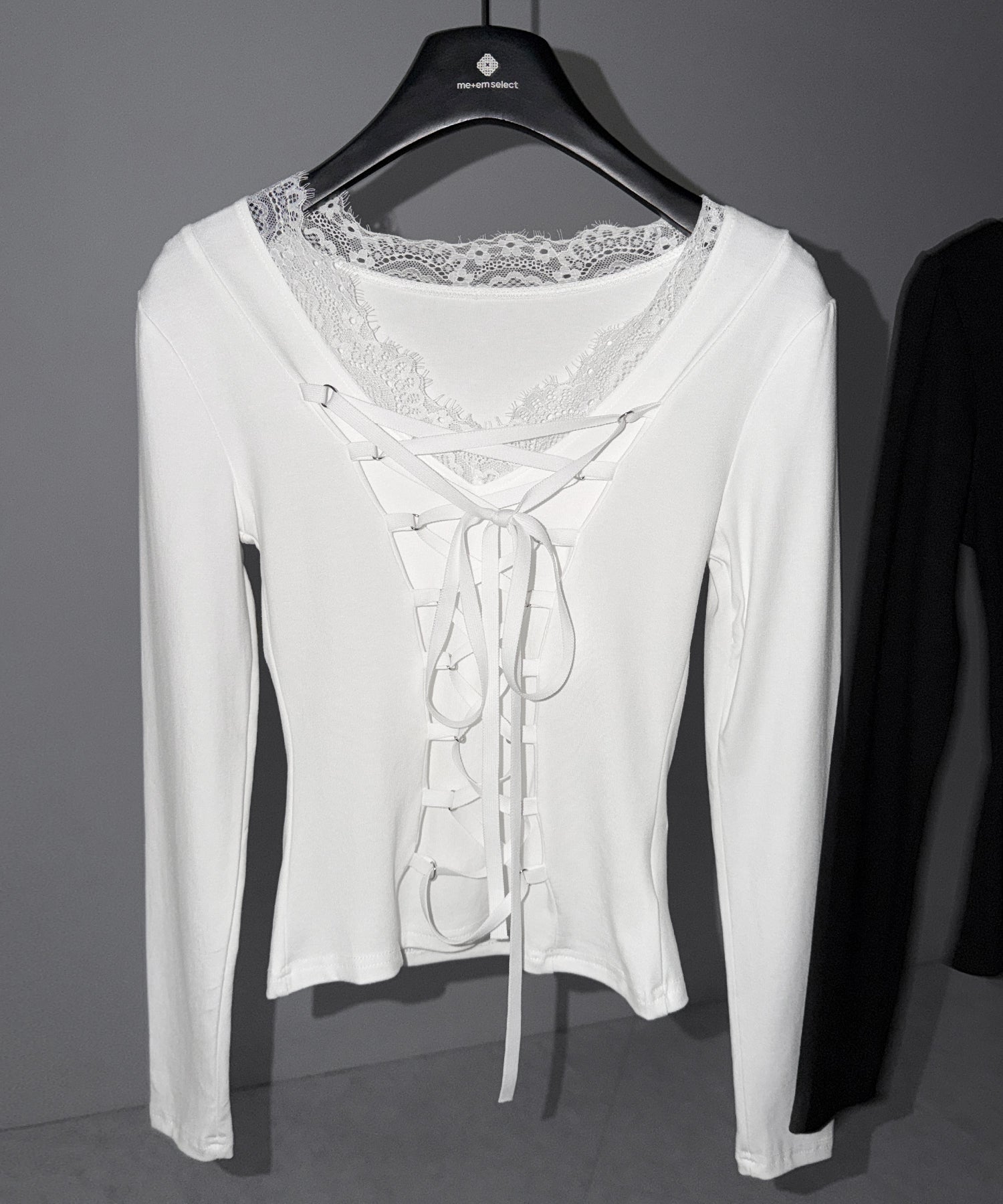 【 クロスネックにできる２WAY 】フロントリボンレースアップスリムカットソートップス ／ 2WAY front ribbon lace up slim cutsew tops