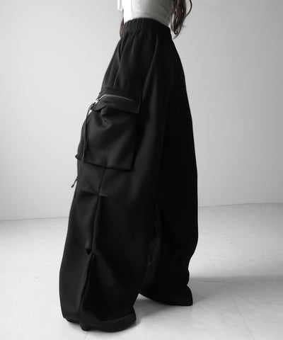 【 裾絞り可能２WAY 】ドローコードタックワイドカーゴスウェットパンツ ／ drawcord tuck wide cargo sweatpants