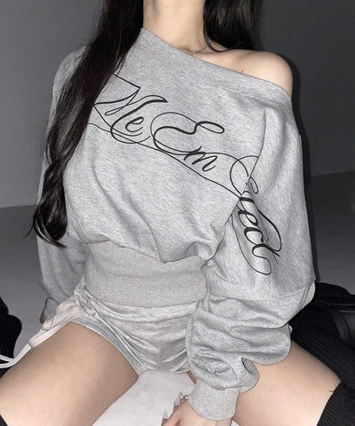 レタリングロゴワンショルショートスウェットライクトップス ／ lettering logo one-shoulder short sweatlike tops