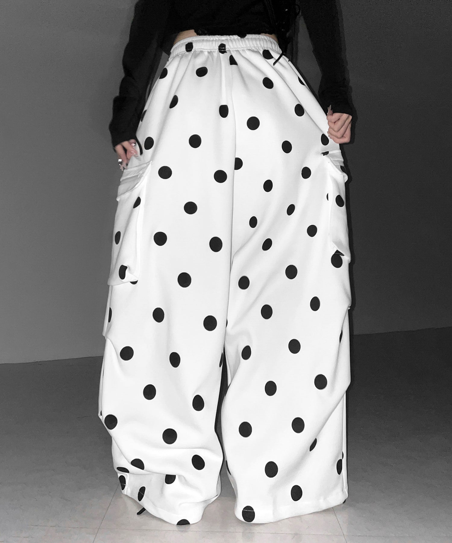 【 裾絞り可能２WAY 】ドットドローコードタックワイドカーゴスウェットパンツ ／ Dot drawcord tuck wide cargo sweatpants