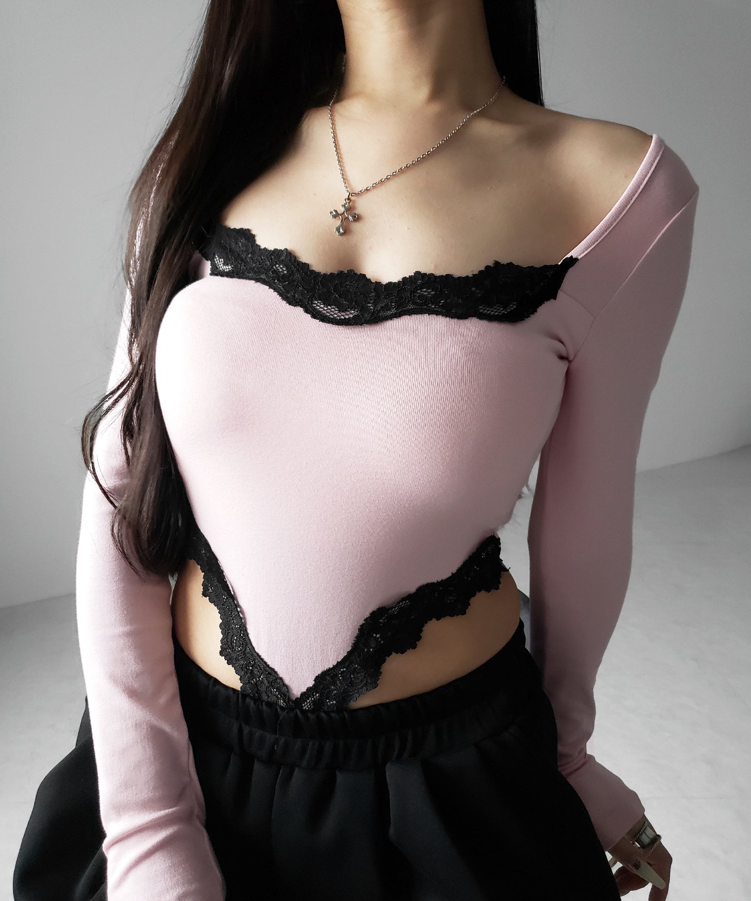 カットアウトレースポイントボディスーツトップス ／cutout lace point bodysuit tops
