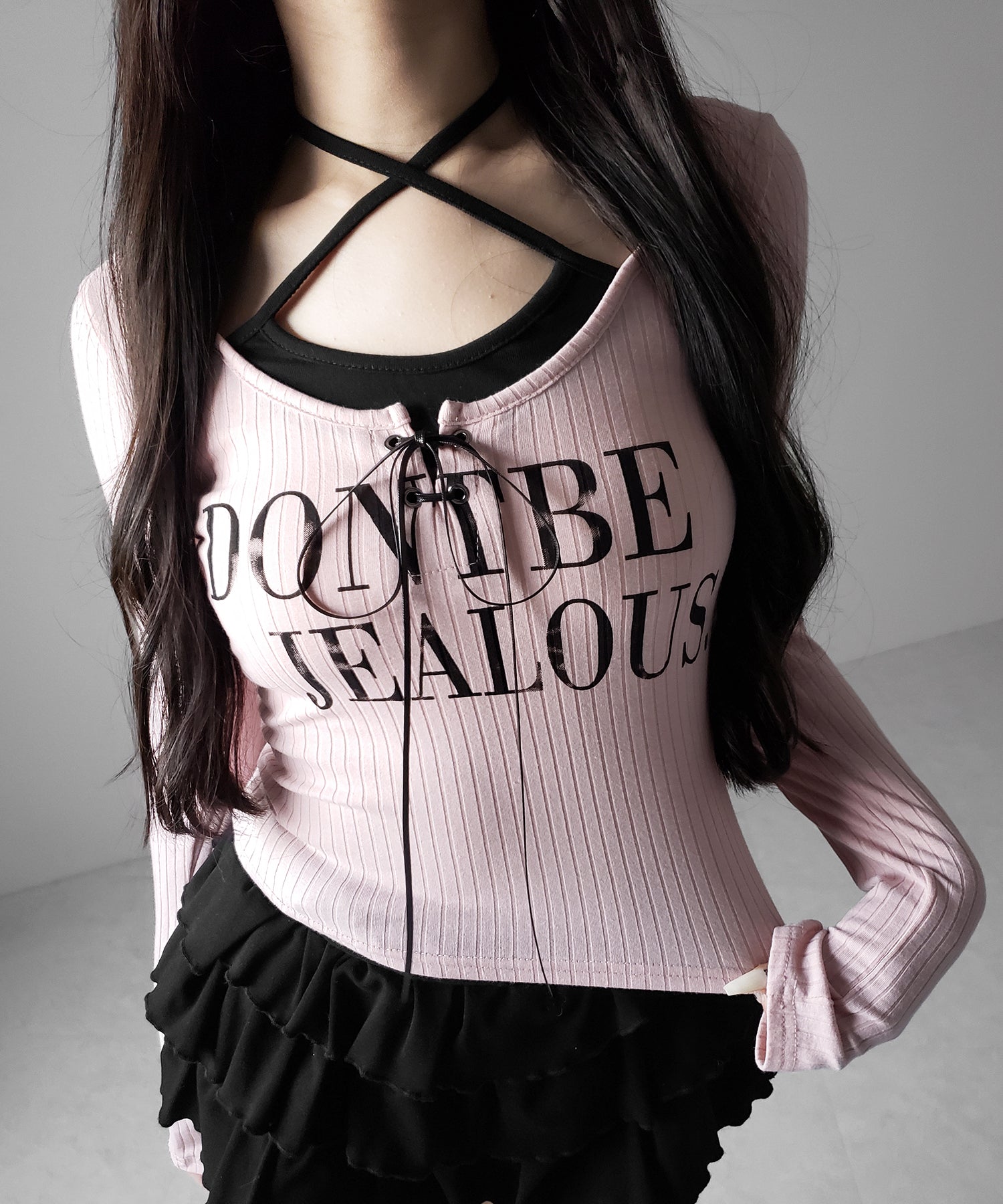 【 クロスネックにできる２WAY 】レースアップフェイクレイヤードロゴカットソートップス ／ laceup fake layered logo cutsew tops