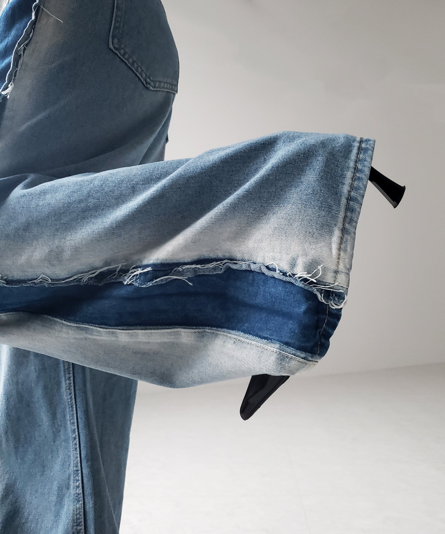 【 選べる３サイズ 】サイドライングラデーションダメージルーズデニム ／ Side line gradation damage loose denim
