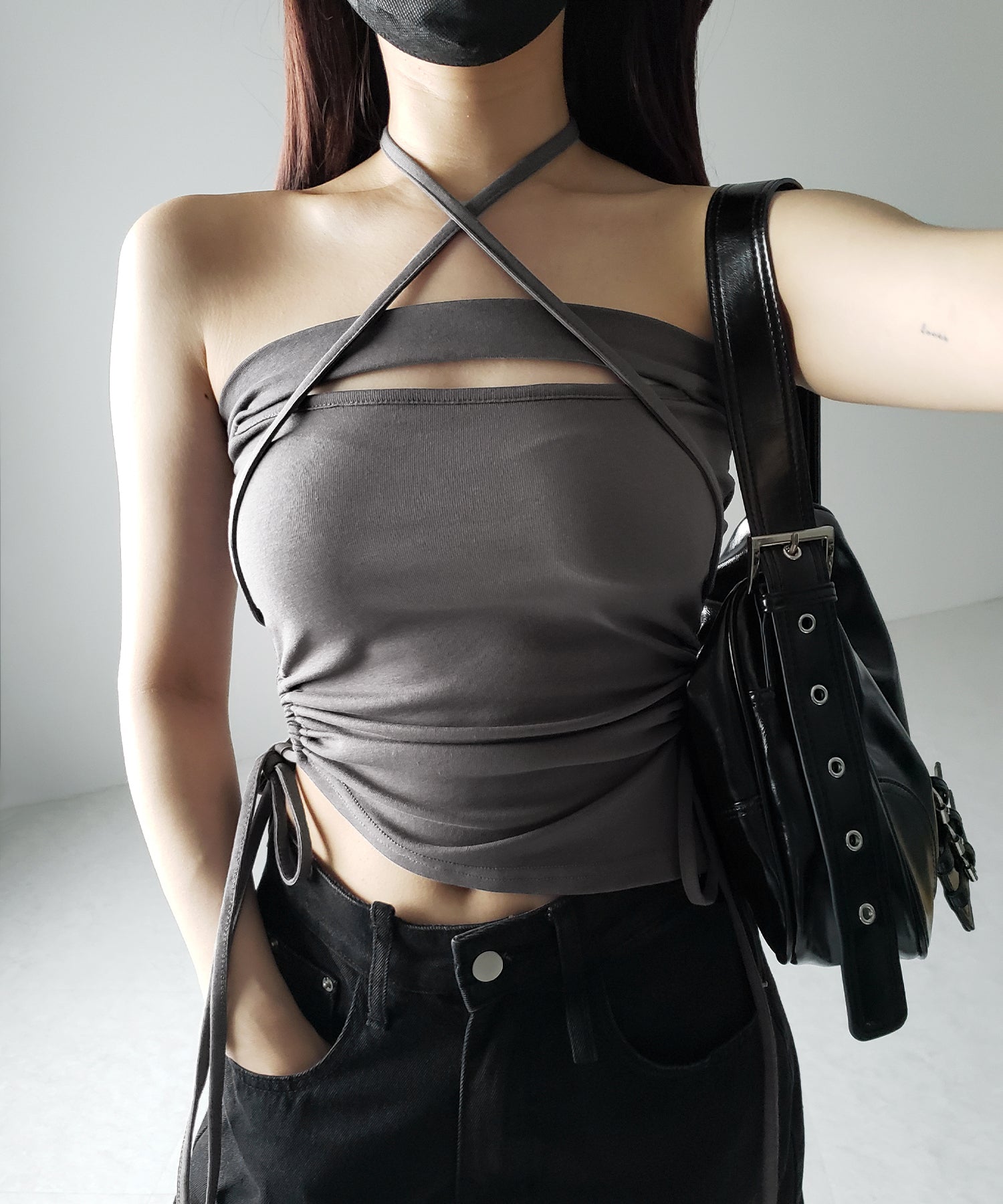 【 カップ付き ／ ２WAY 】クロスストラップリボンカットアウトショートキャミソール ／ cross strap ribbon cutout short camisole