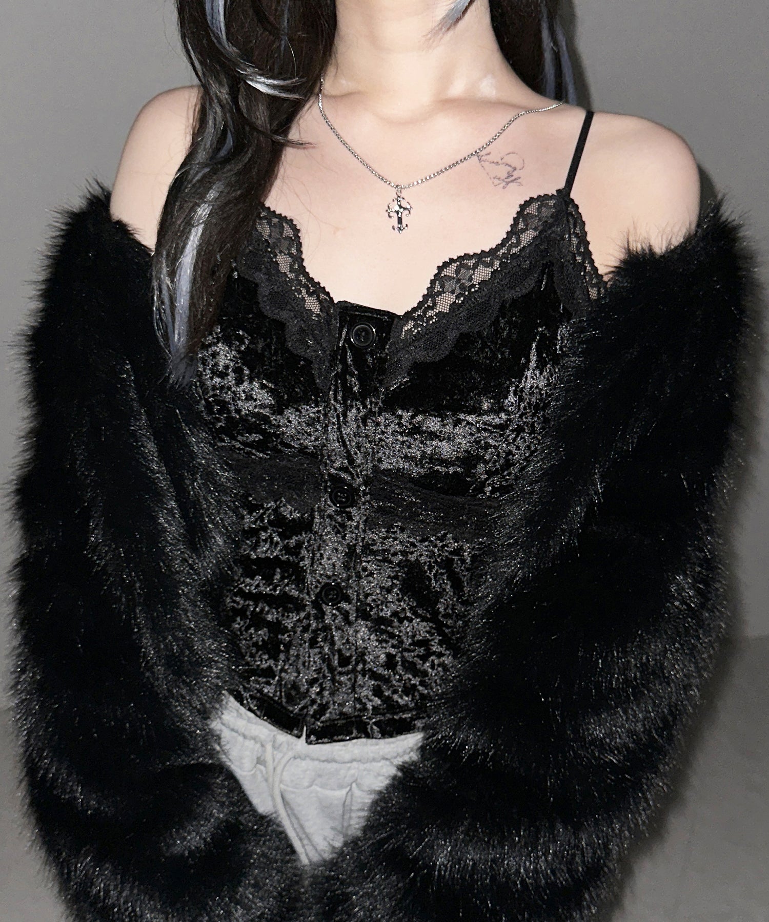 フロントボタンレースベロアショートキャミソール ／ front button lace velor short camisole