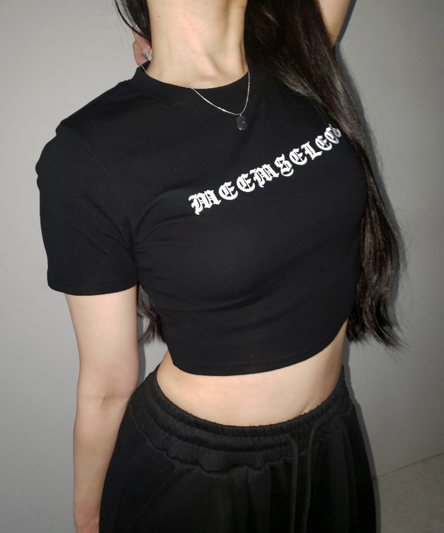 【 ２color 】グランジロゴショートちびTシャツ ／ grunge logo short chibi T-shirt