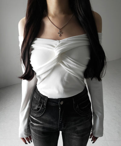 【 ２color 】クロスギャザーオフショルカットソートップス ／ cross gather off shoulder cutsew tops