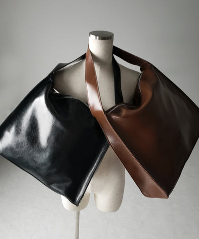 【 ２color 】ヴィンテージフェイクレザースクエアショルダーバッグ ／ vintage fake leather square shoulder bag