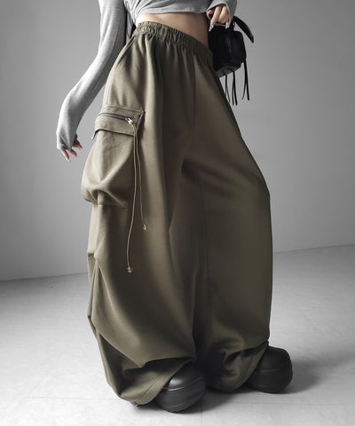 【 裾絞り可能２WAY 】ドローコードタックワイドカーゴスウェットパンツ ／ drawcord tuck wide cargo sweatpants