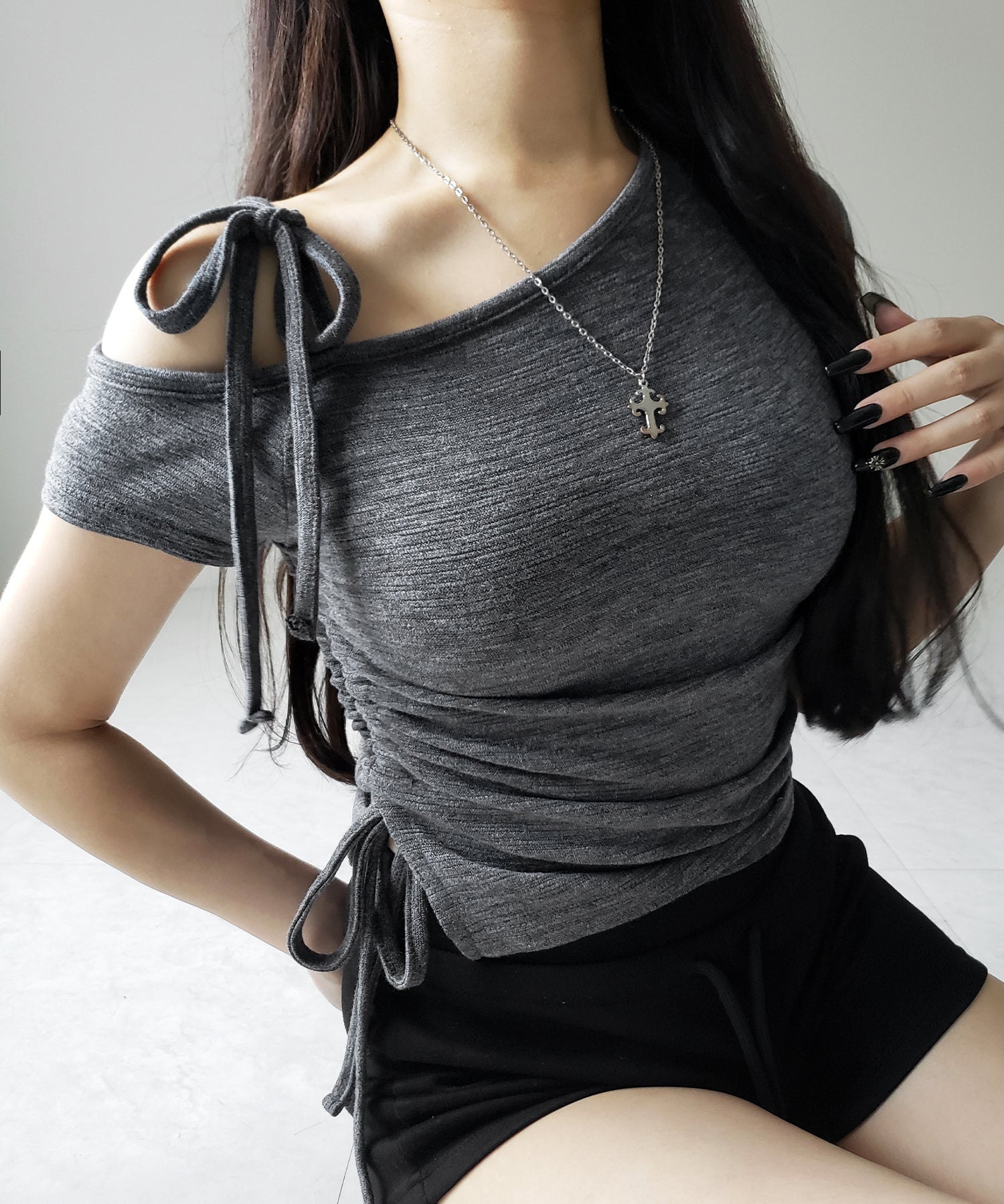 【 ３color 】ストラップリボンワンショルサイドギャザートップス ／ strap ribbon one shoulder side gather tops