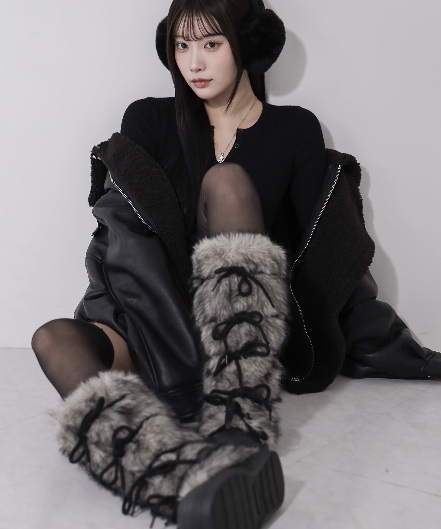 ボリュームフェイクファーレースアップロングブーツ ／ volume fake fur laceup long boots