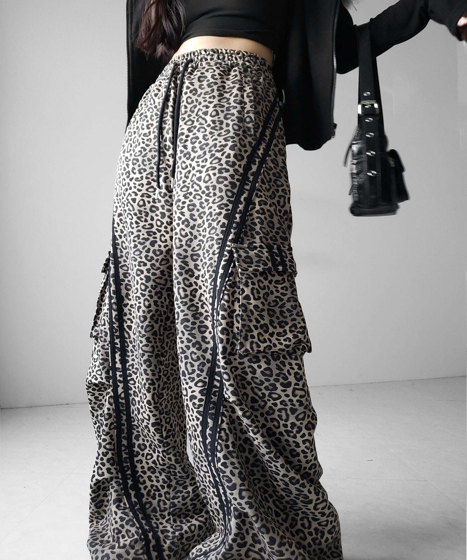 【 裾絞り可能２WAY 】レオパードヴィンテージサイドラインタックワイドスウェットパンツ ／ leopard vintage side line tuck wide sweatpants