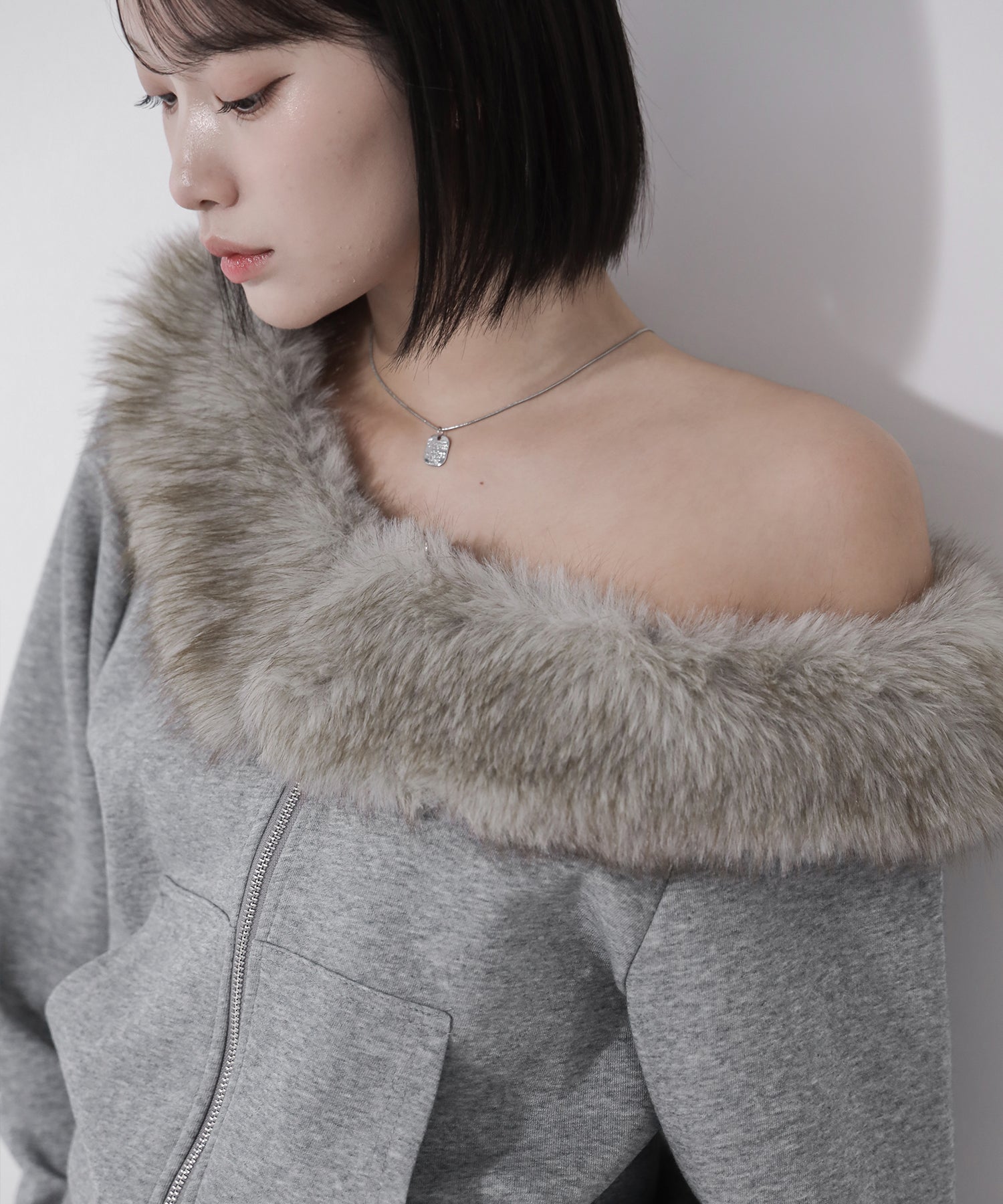 【 セットアップ 】ファーダブルジップワンショルスウェット＆タックワイドスウェットパンツ ／ Fur double-zip one-shoulder sweatshirt ＆ tuck wide sweatpants SETUP