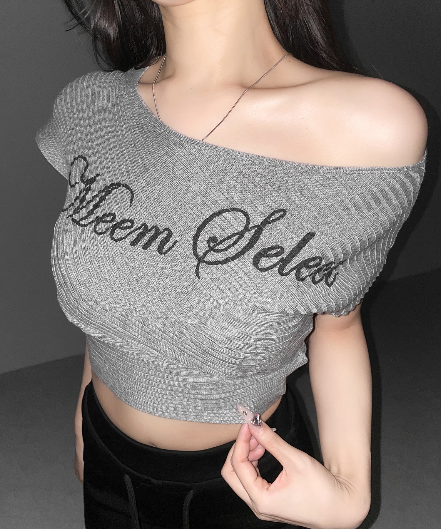 レタリングロゴワンショルリブニット ／ lettering logo oneshoulder lib knit