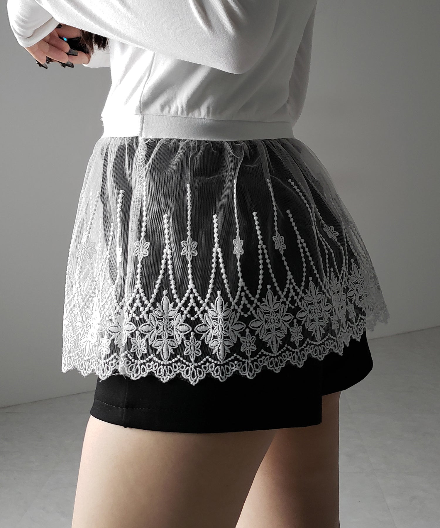 2color 】裾レースフリルレイヤード長袖トップス ／ hem lace
