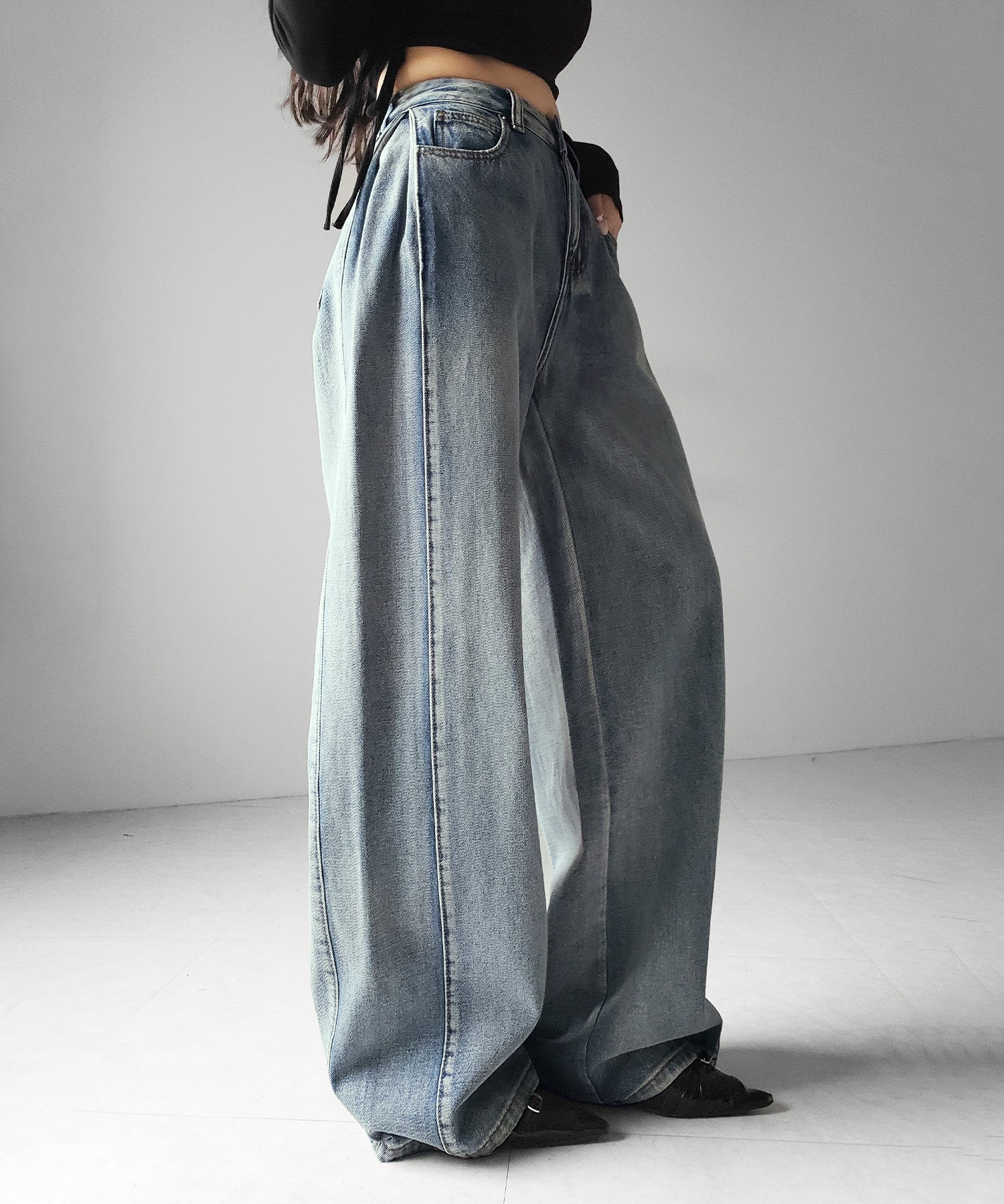 ヴィンテージライクウォッシュカーブワイドデニム ／ vintage like wash curve wide denim