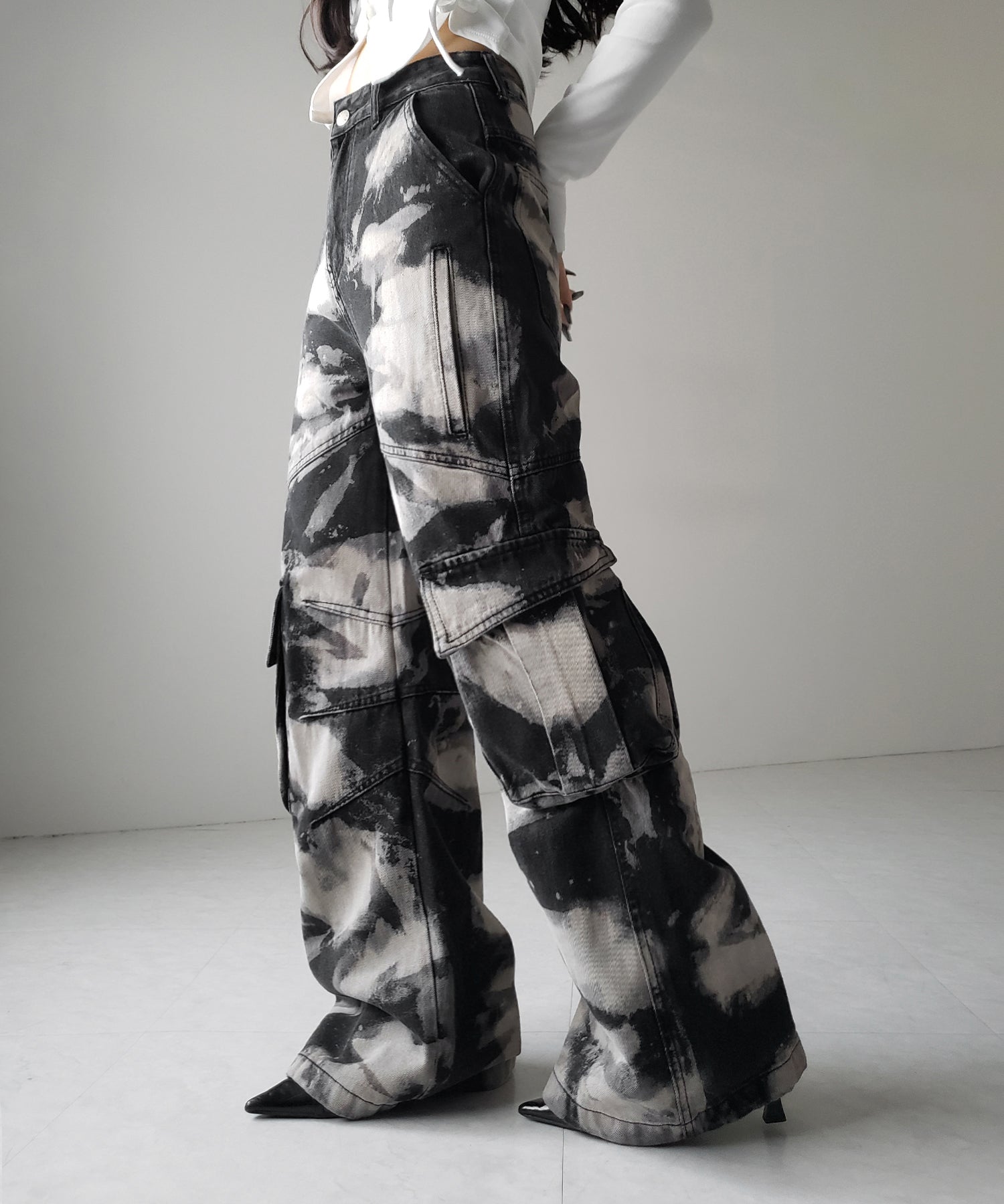 【 ２color ／ ４size 】クラッシュブリーチストレートカーゴデニム ／crash bleach straight cargo denim