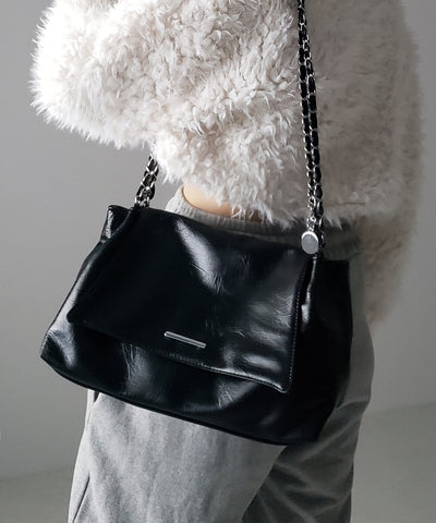 【 ３color 】チェーンフェイクレザーフラップショルダーバッグ ／ chain fake leather flap shoulder bag