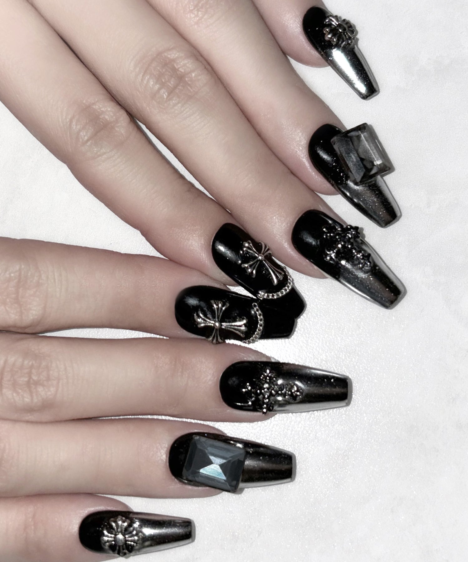 チェーンクロスブラックミラースクエアネイルチップ ／ chain cross black mirror square nail tips