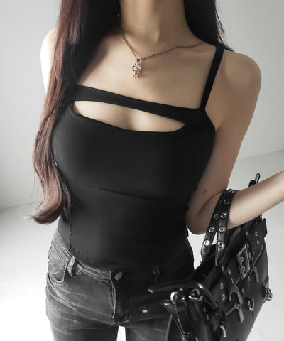 【 ３color ／ カップ付き 】胸開きカットアウトデザインスリムキャミソール ／ chest open cutout design slim camisole