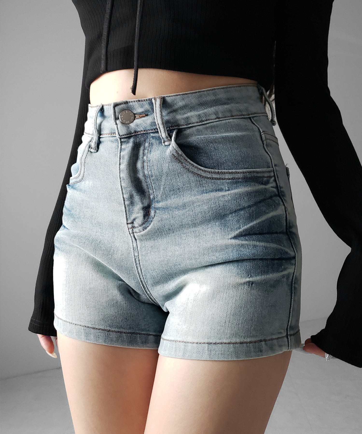 ハイウエストタイトデニムショートパンツ ／ high waist tight short pants