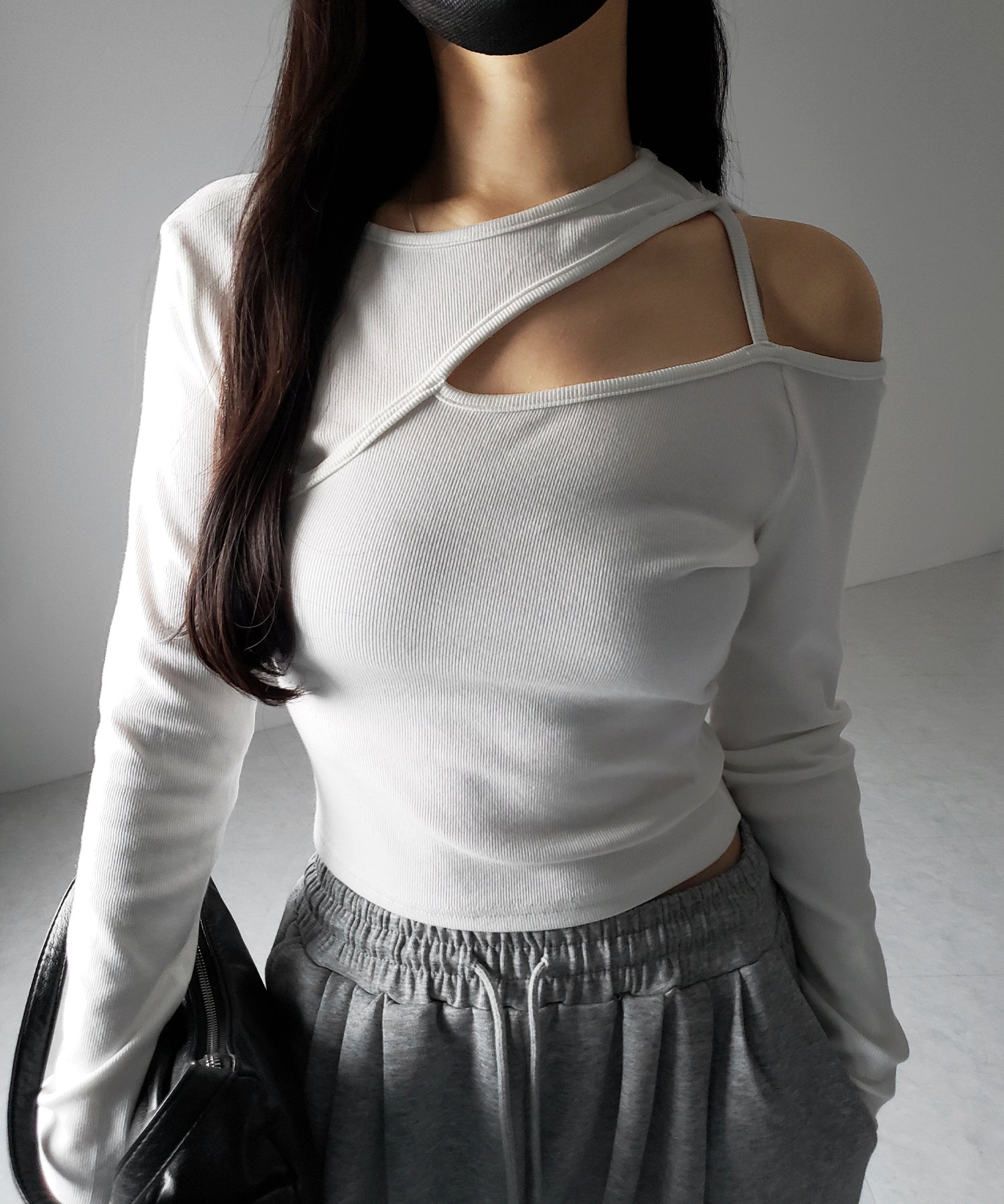 【 ３color 】ショルダーカットアウトストラップリブトップス ／ shoulder cutout strap lib tops