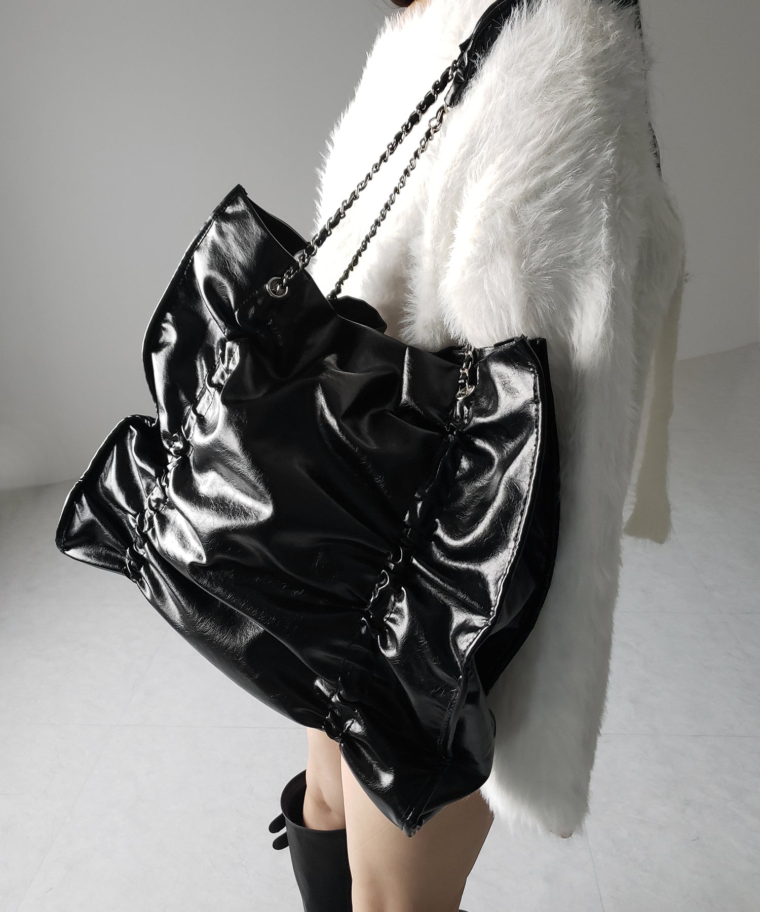 【 ３color ／ A4収納可 】ダブルシャーリングフェイクレザースクエアチェーンバッグ ／ double shirring fake leather square chain bag