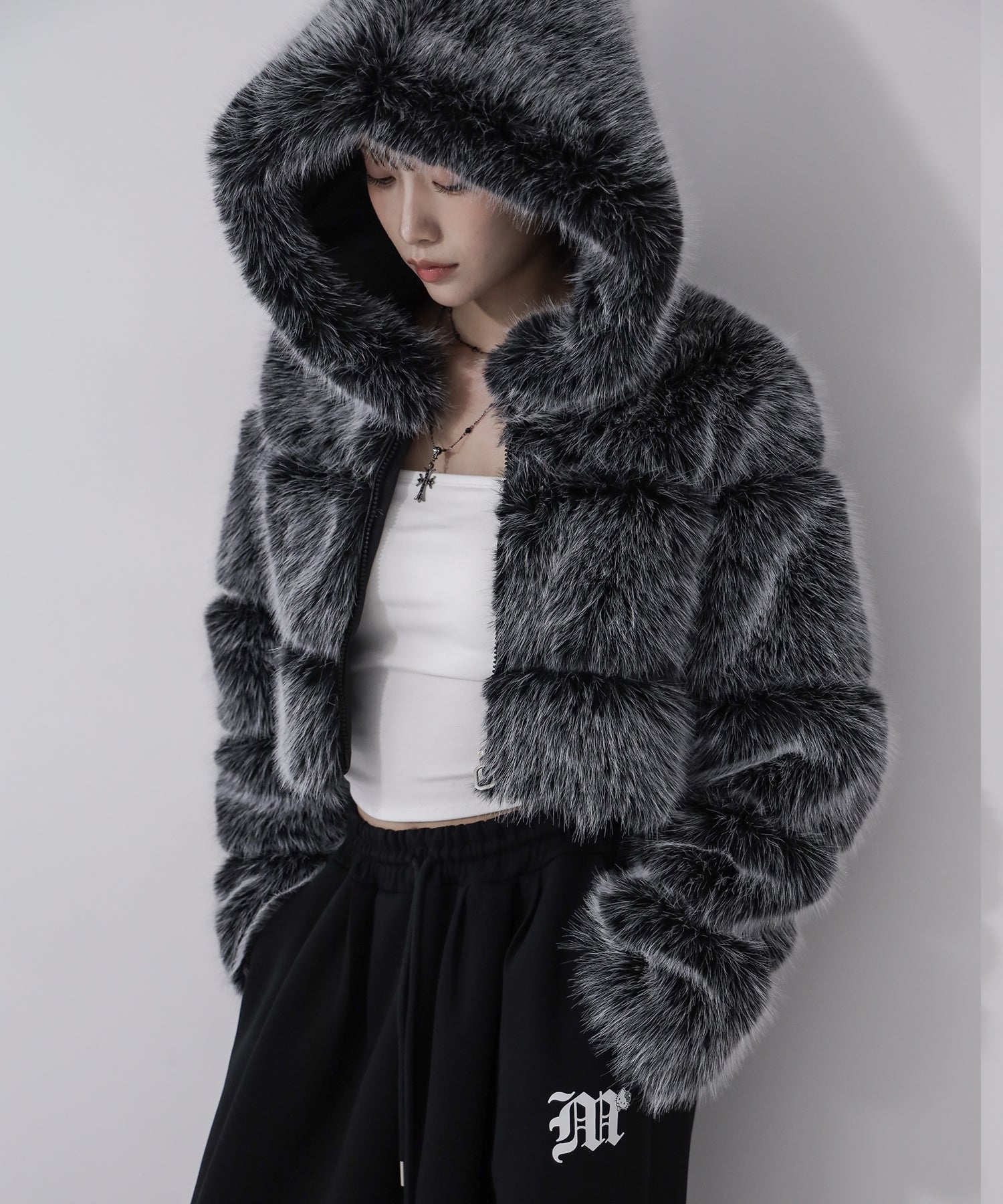 フェイクファーフーディショートコート ／ fake fur hoodie short coat