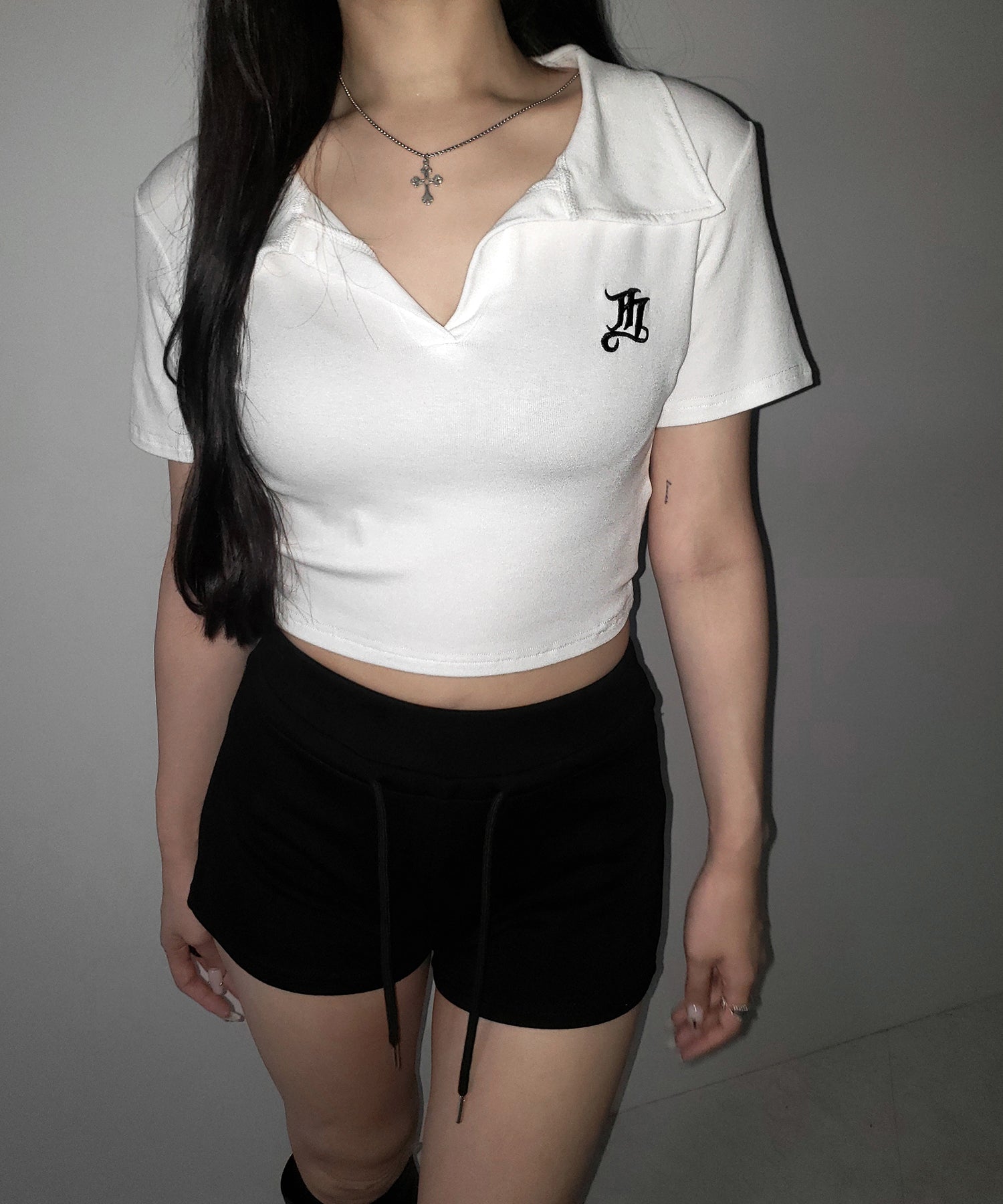 【 ２color 】M LOGO スキッパーショート半袖Tシャツ ／ M LOGO skipper neck short sleeve T-shirt